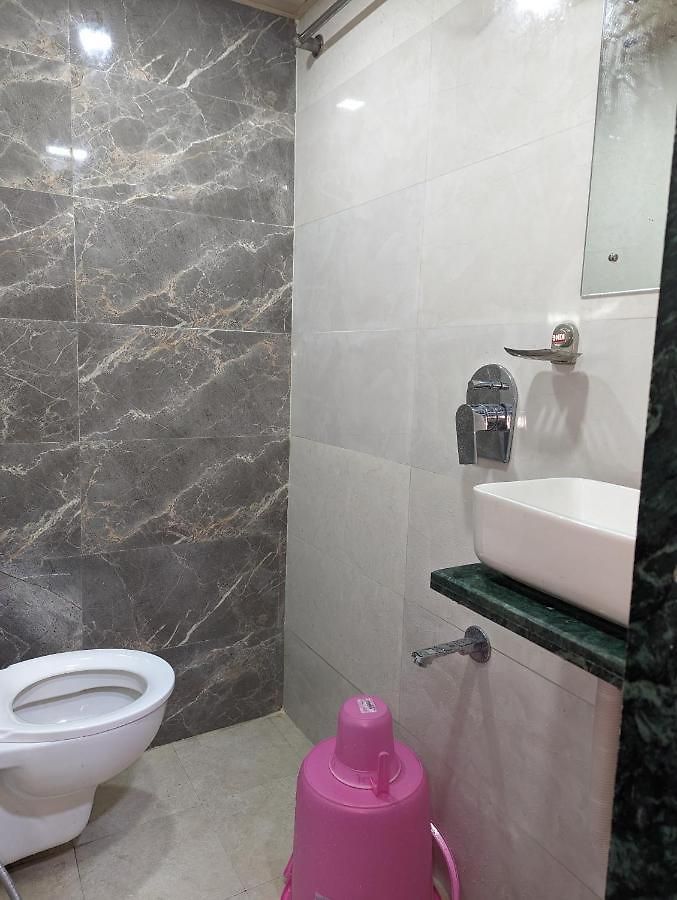 Ayala Pg Ac Deluxe1 Hostel Mumbai