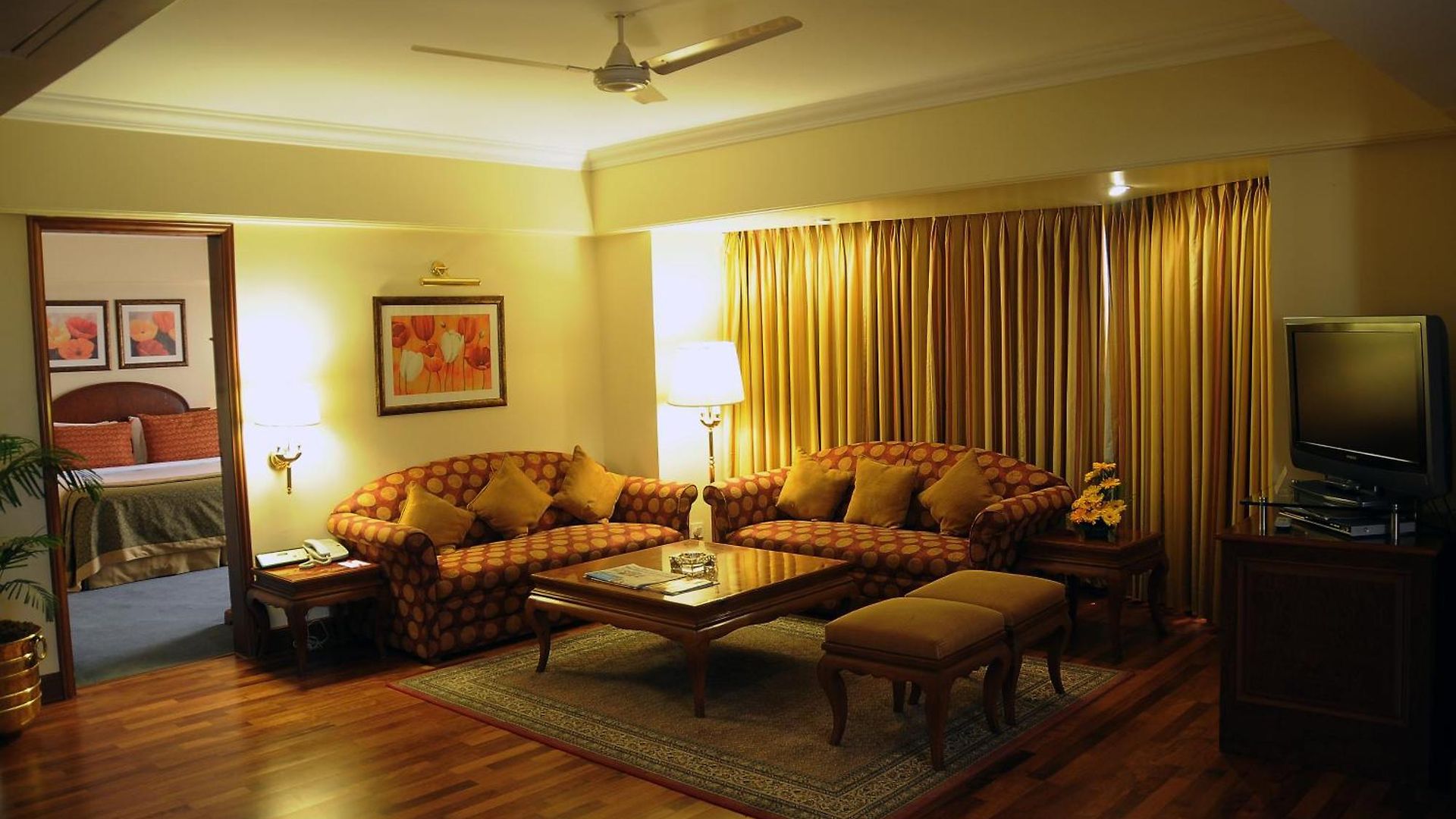 Ramada Plaza By Wyndham Palm Grove Hotel