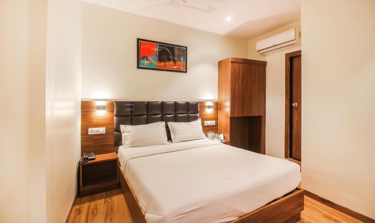 Hotel Deluxe Residency Nr- International Airport