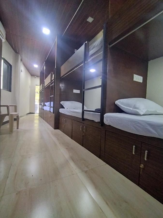 Hostel Dc Dormitory Asalpha Metro