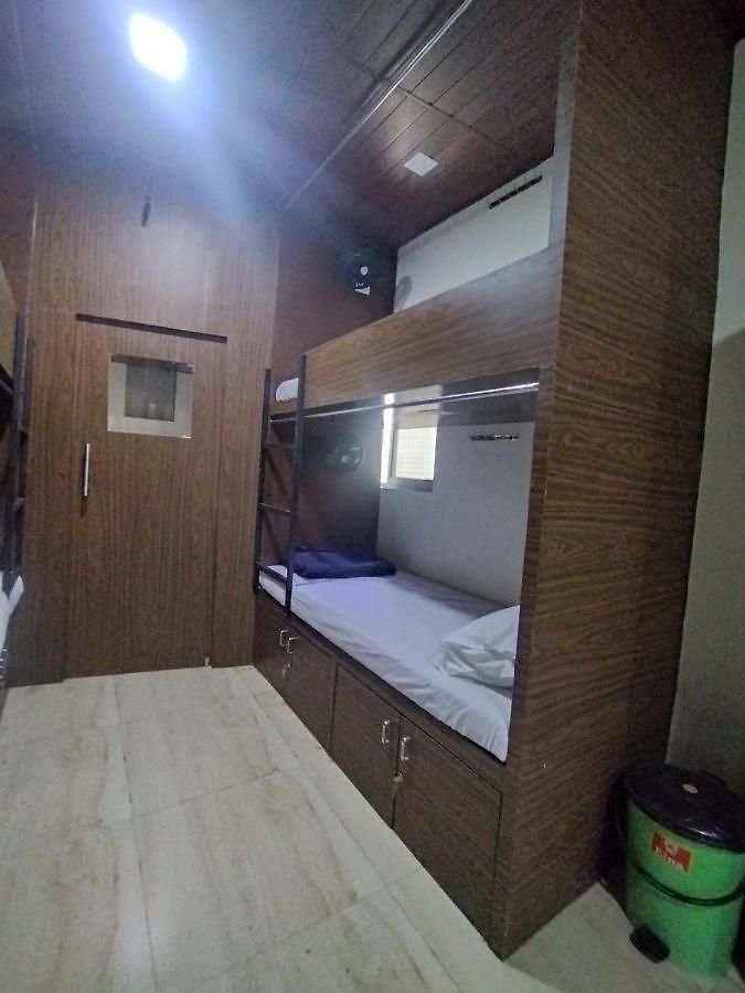 Hostel Dc Dormitory Asalpha Metro