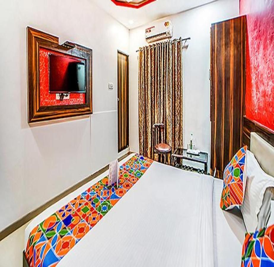 Via The Adore Palace Hotel