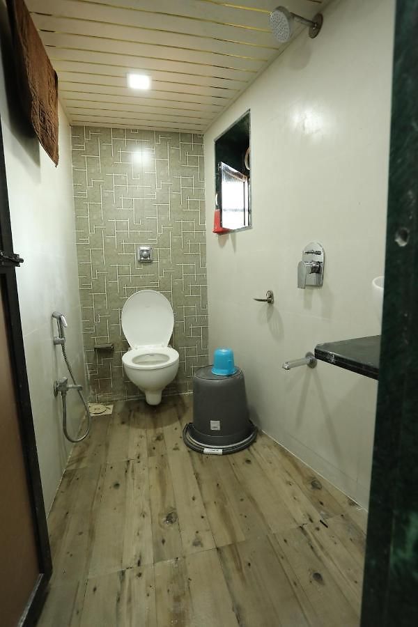 Mango Marol Hostel *