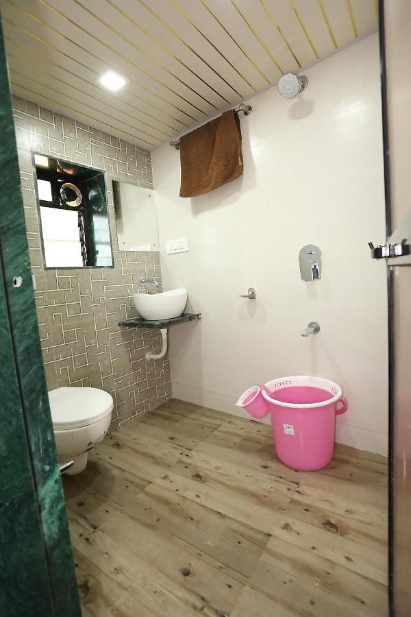 Hostel Mango Marol