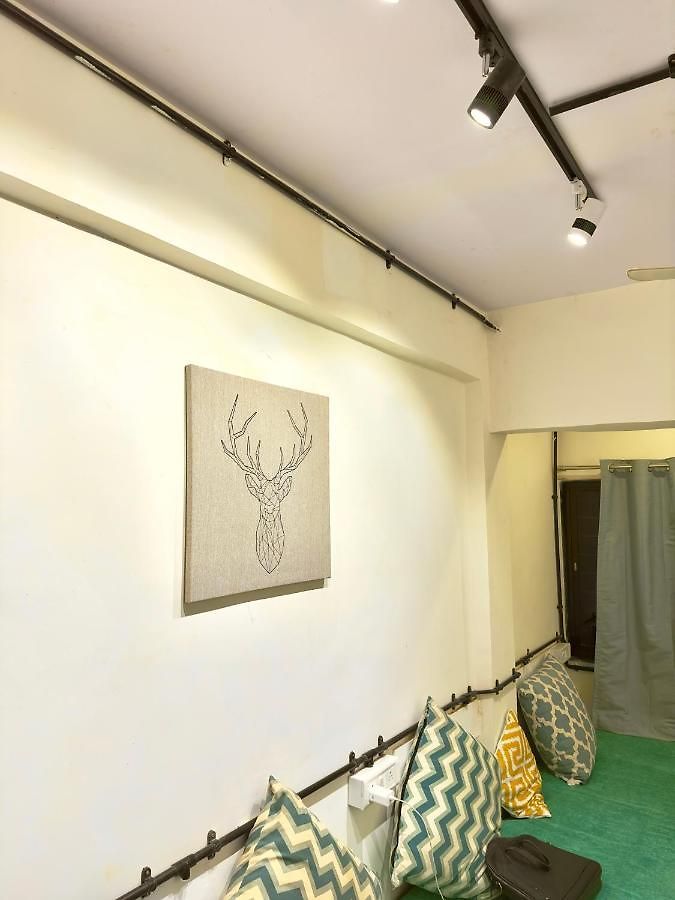 Locomo Hostel Express - Stay Work Eat * Mumbai