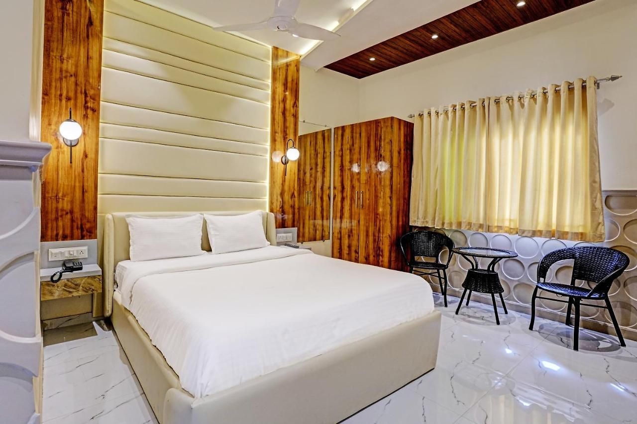 Collection O Palm Springs Hotel Mumbai