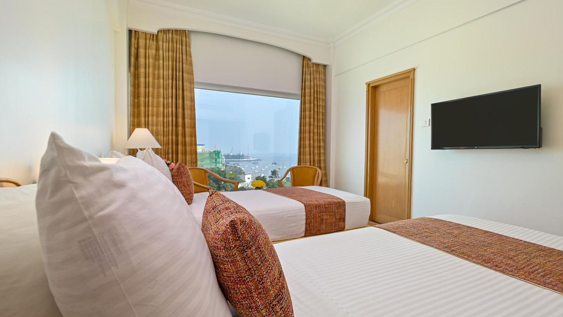 Hotel Fariyas , Colaba 4*