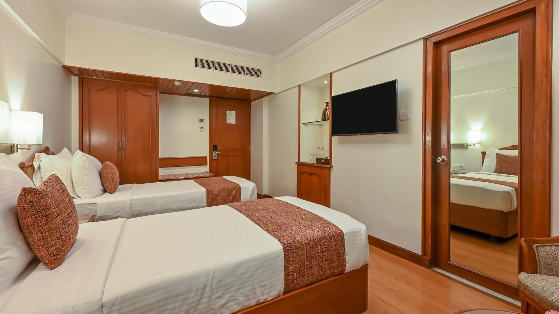 Hotel Fariyas , Colaba