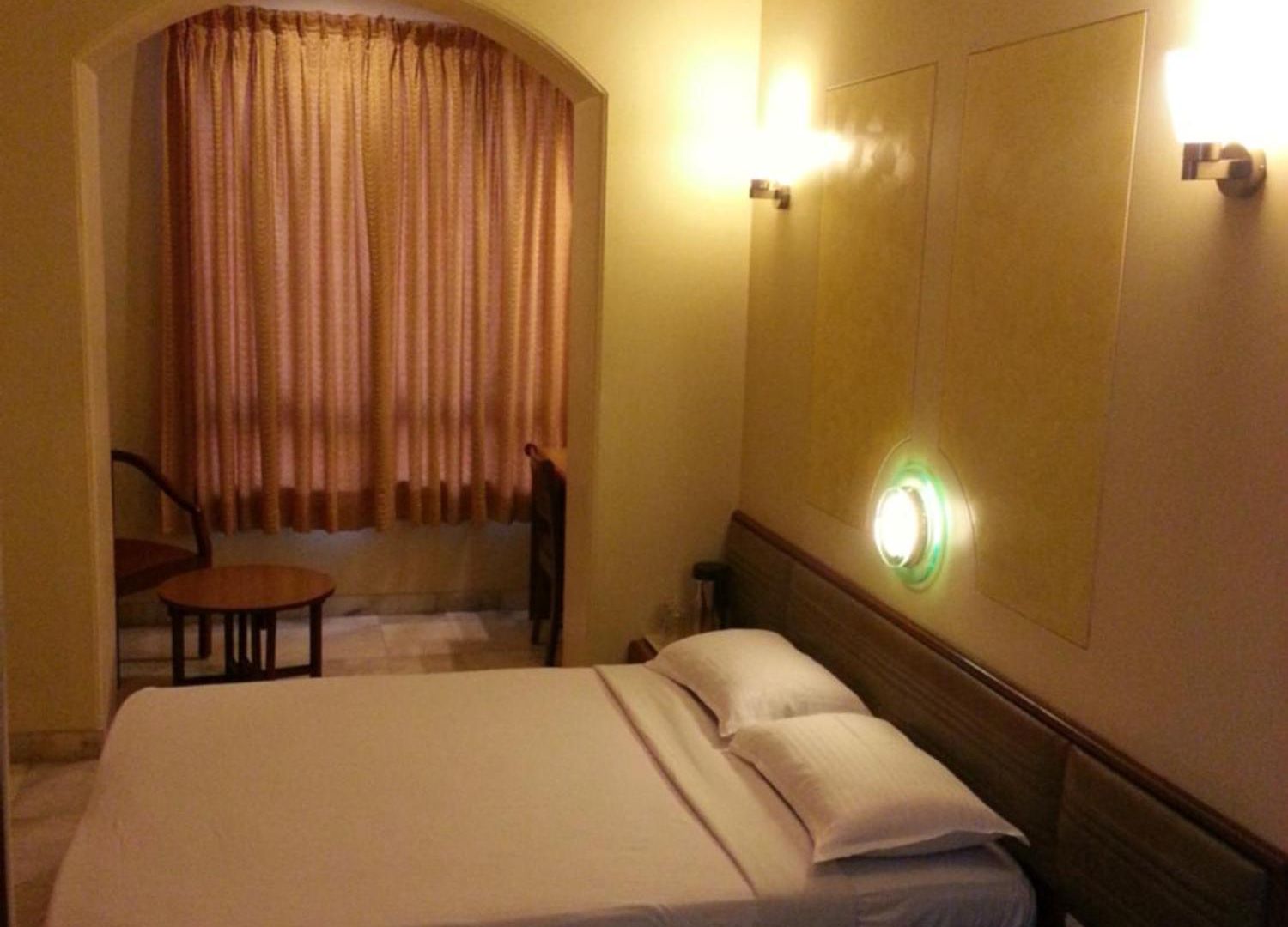 Hotel Ashray International, Sion - Near Bkc