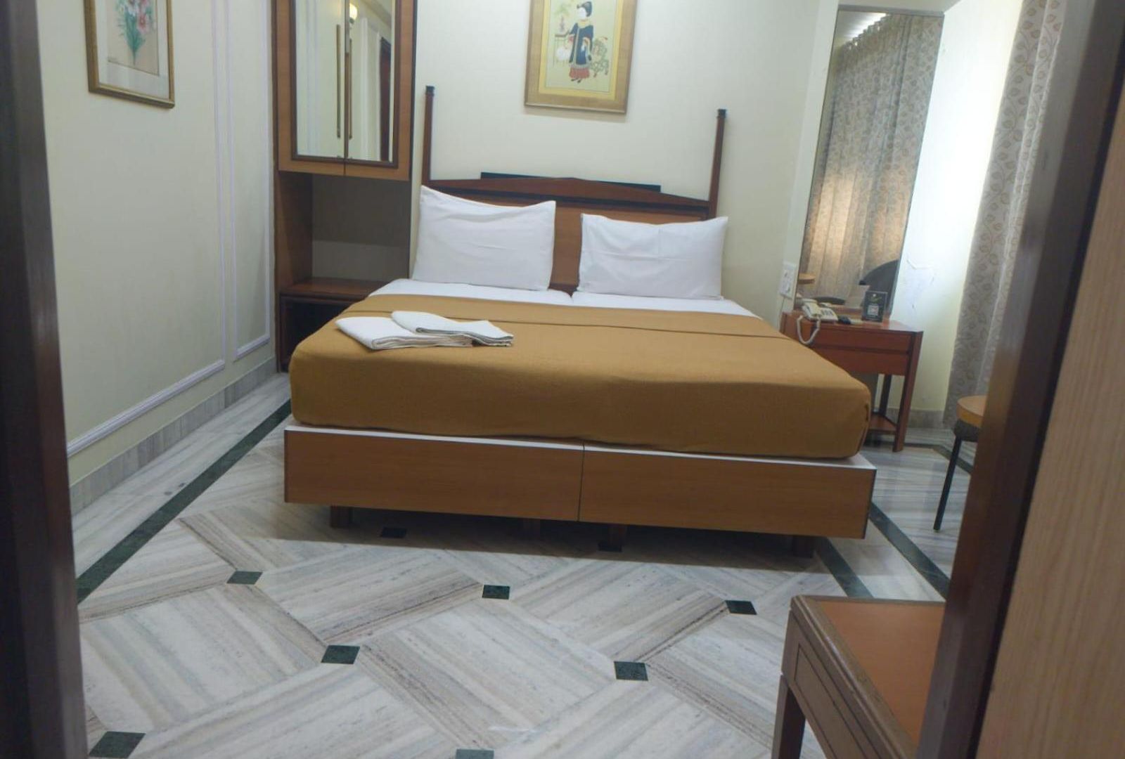 Royal Park Dockyard 3*