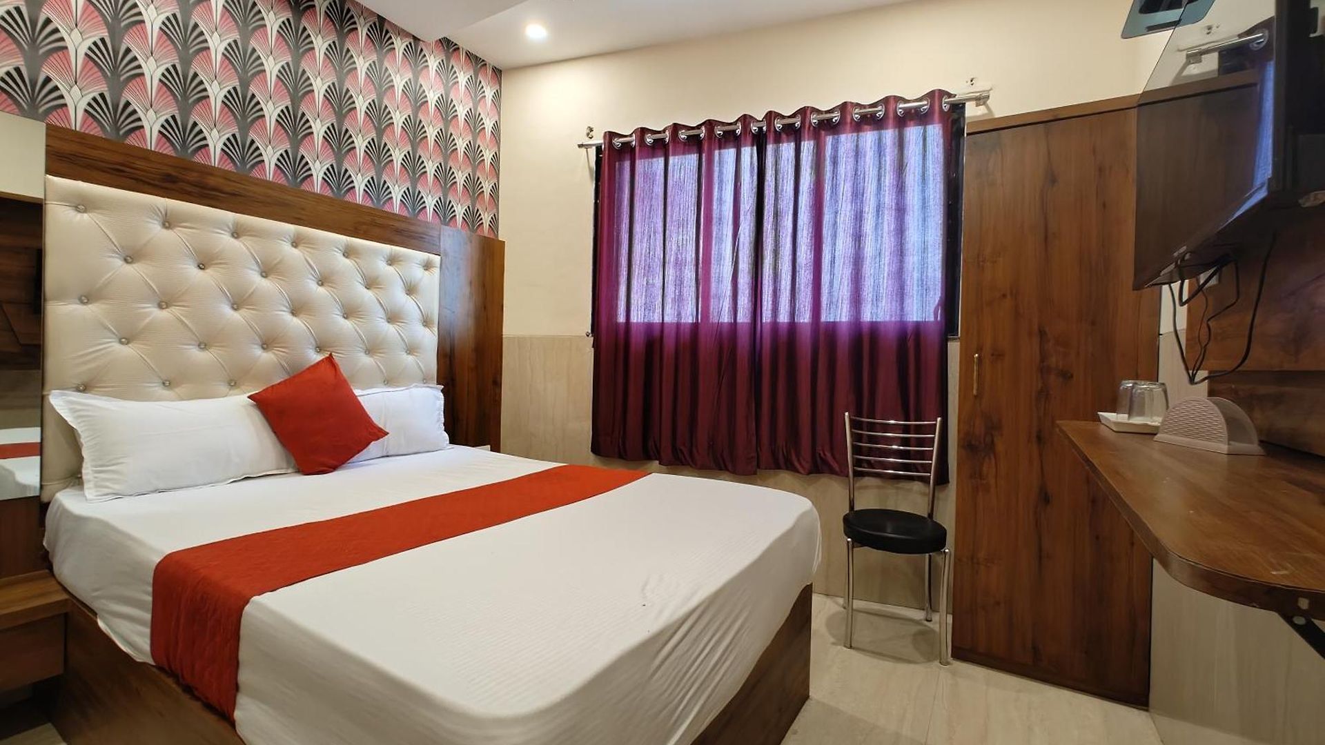 Dream Palace Residency - Near To Us Embassy Bkc Bed & Breakfast 2*