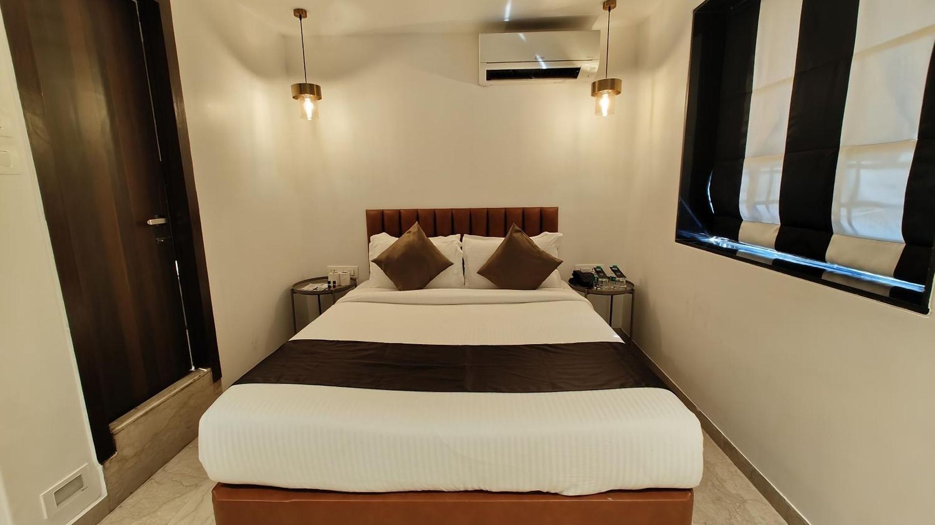 The Majlis - Colaba