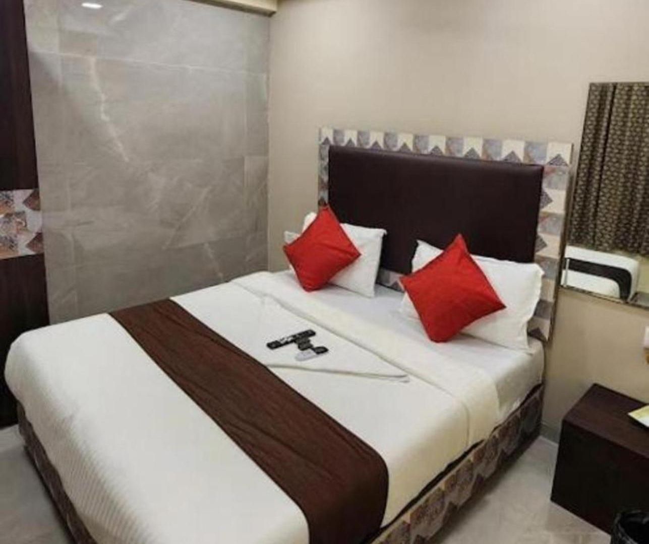 Vaithi Residency - Andheri West Hotel *