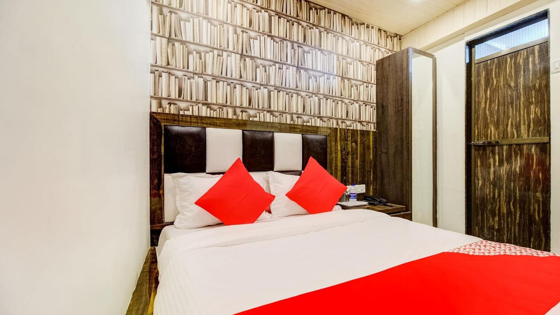 Oyo Flagship Qubic Hotel Mumbai