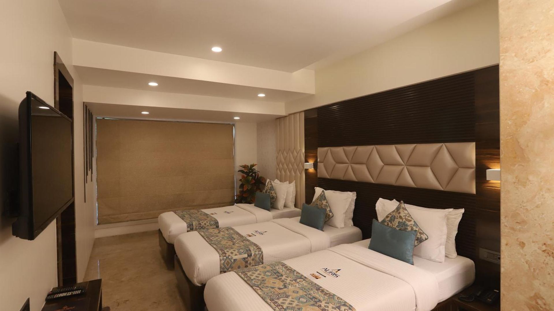 Hotel Auris & Banquets, International Airport 4*