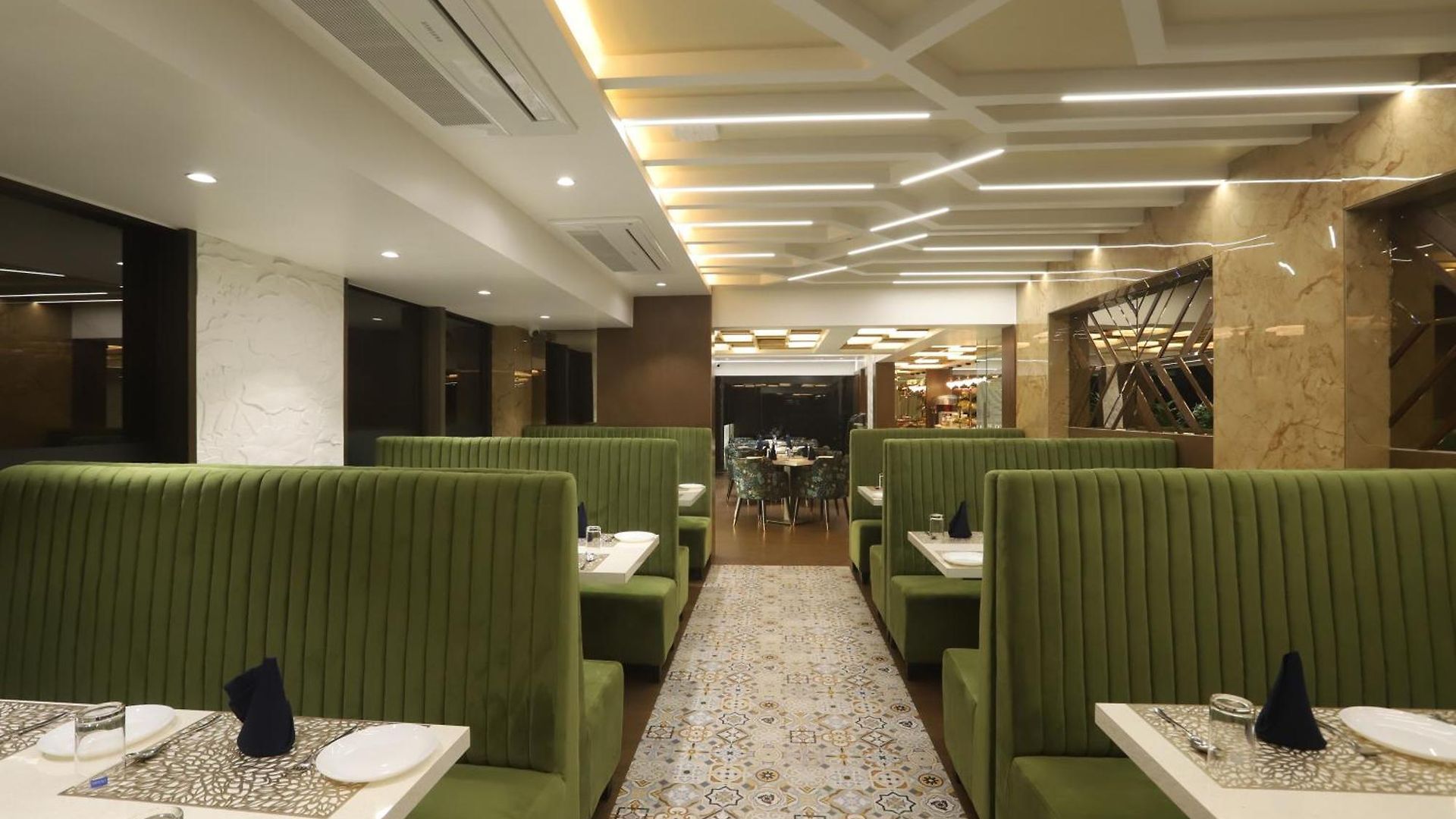Hotel Auris & Banquets, International Airport 4*