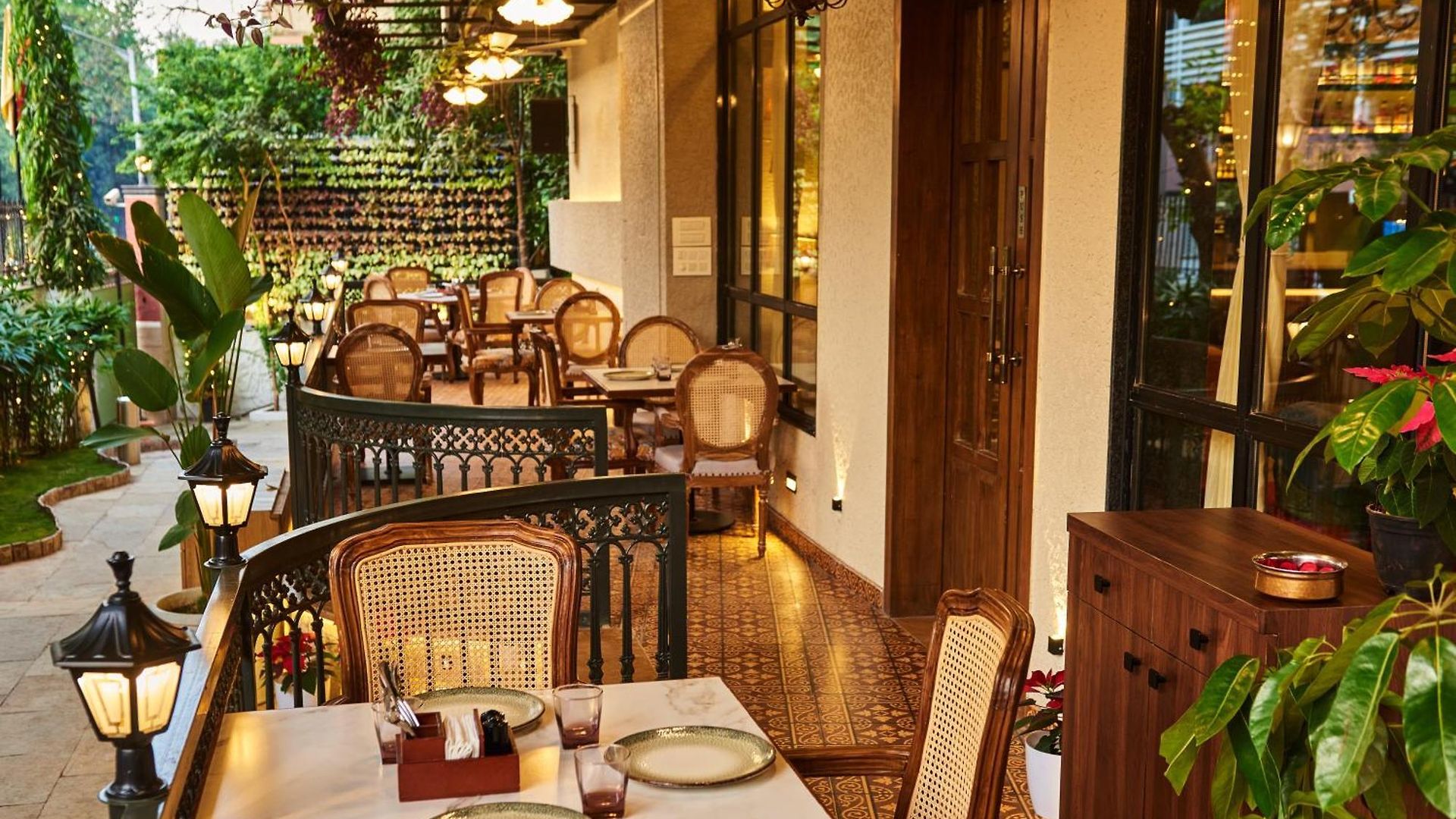 Arnna-Nesco Goregaon Hotel 4*