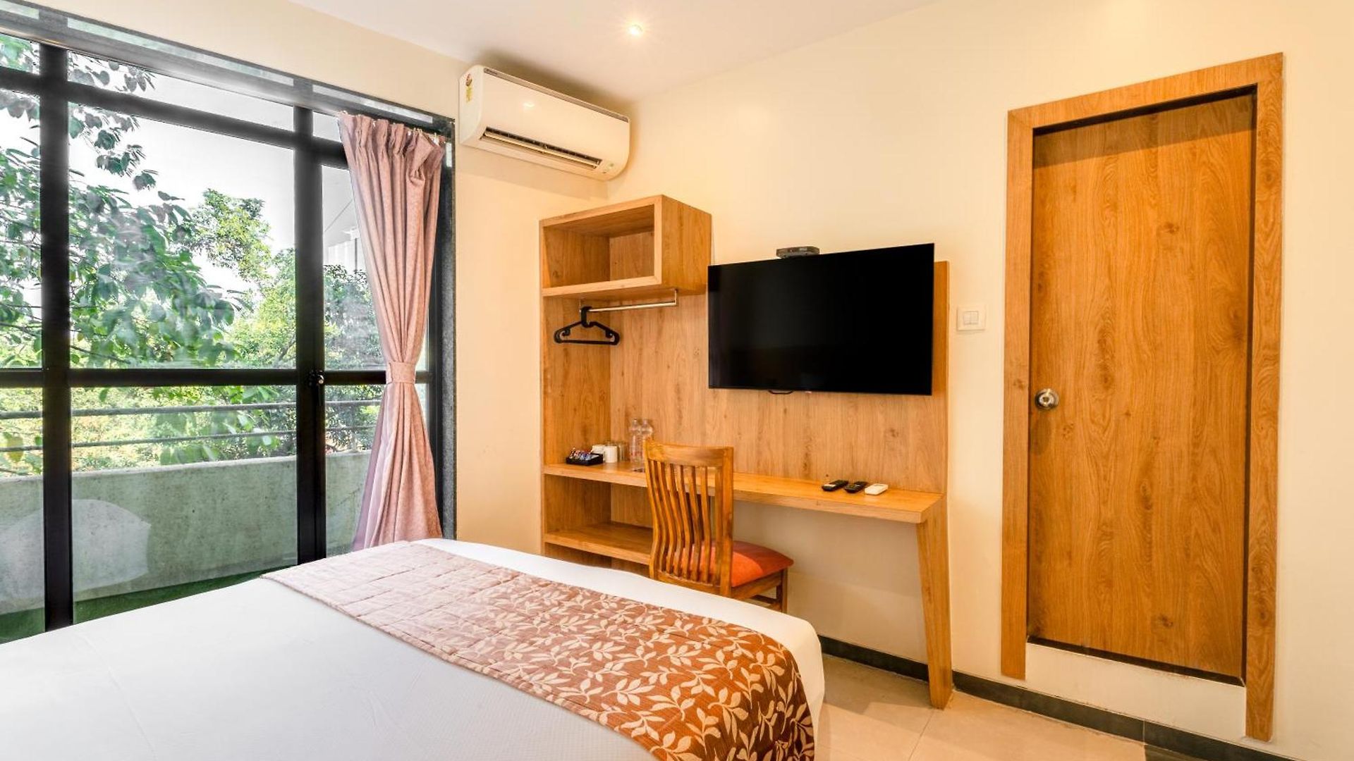 Hotel Arnna-Nesco Goregaon Mumbai