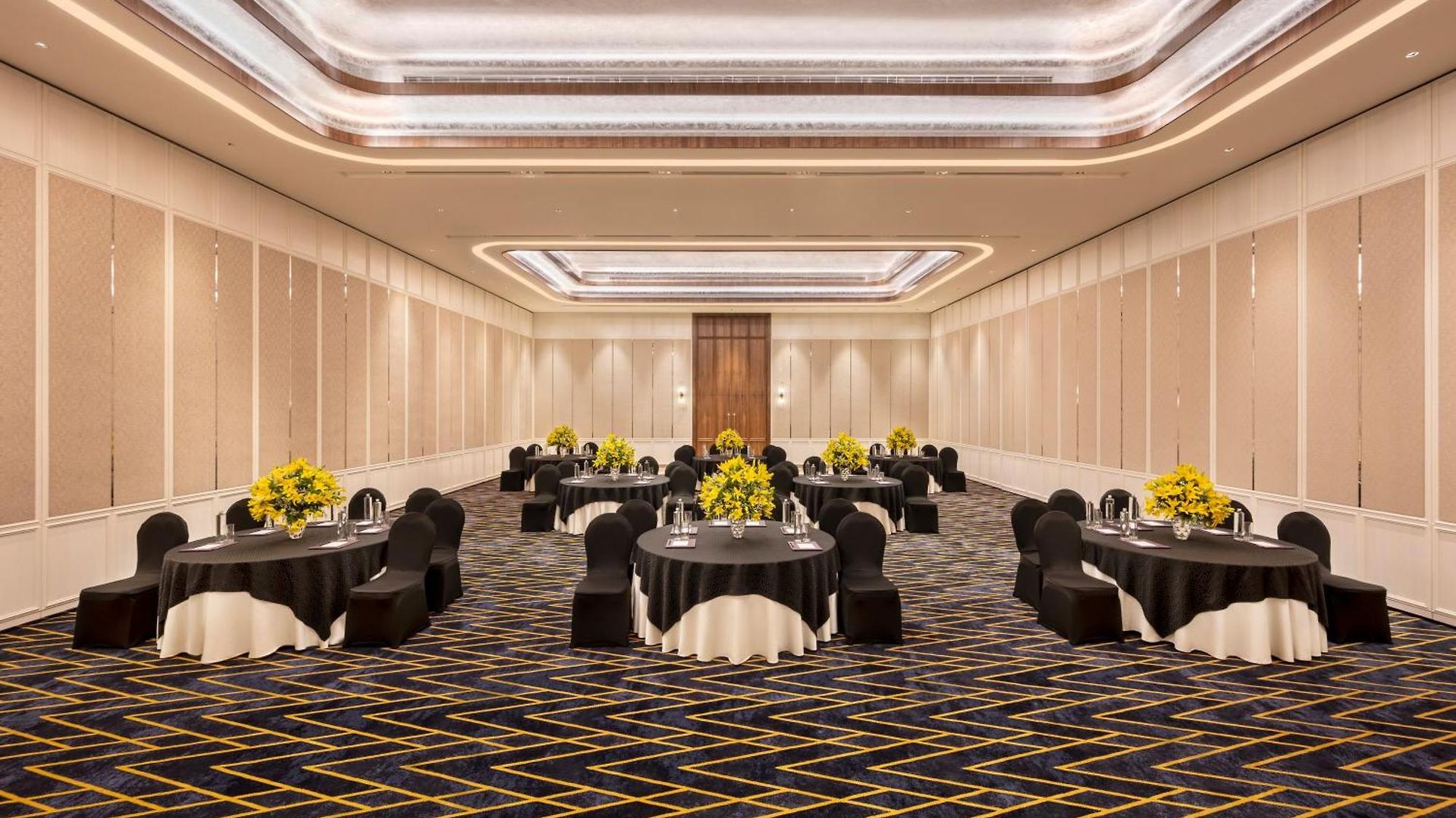 Aurika, International Airport - Luxury By Lemon Tree 5*