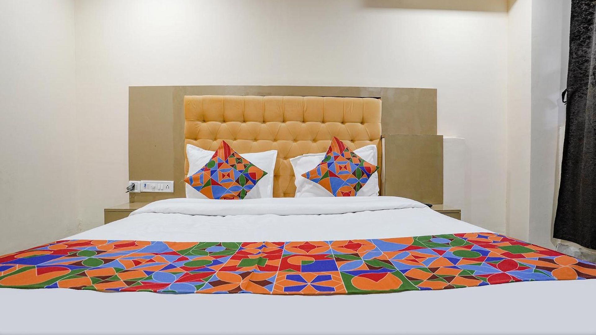 Hotel Fabexpress Earth Paradise