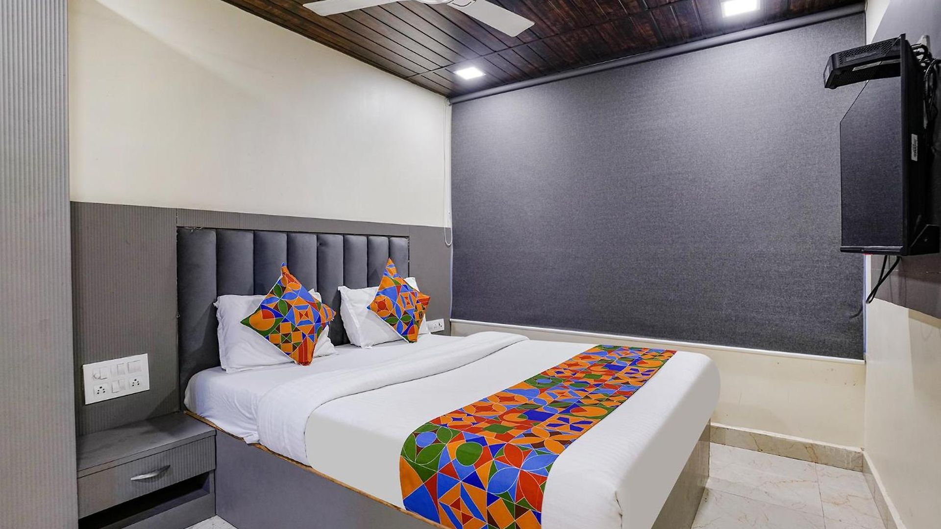 Hotel Fabexpress Earth Paradise
