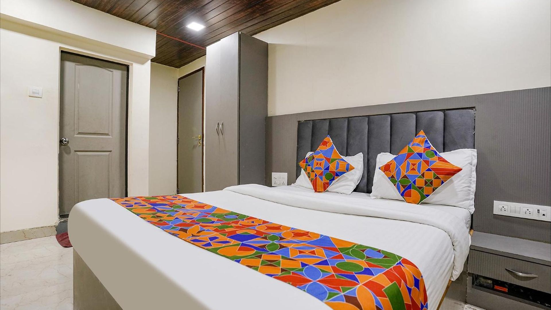 Hotel Fabexpress Earth Paradise 3*