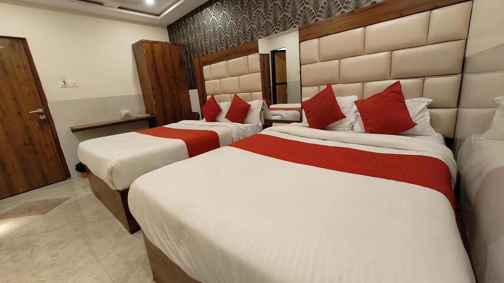 Bed & Breakfast Dream Palace Residency - Near To Us Embassy Bkc