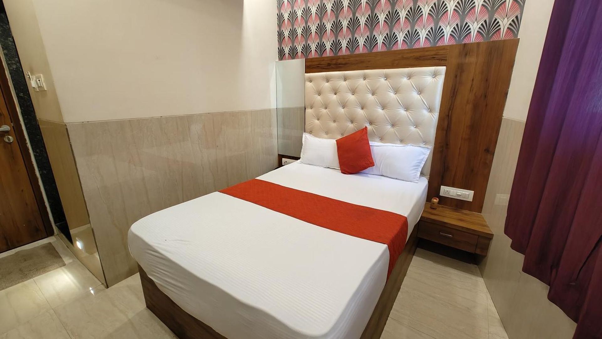 Dream Palace Residency - Near To Us Embassy Bkc