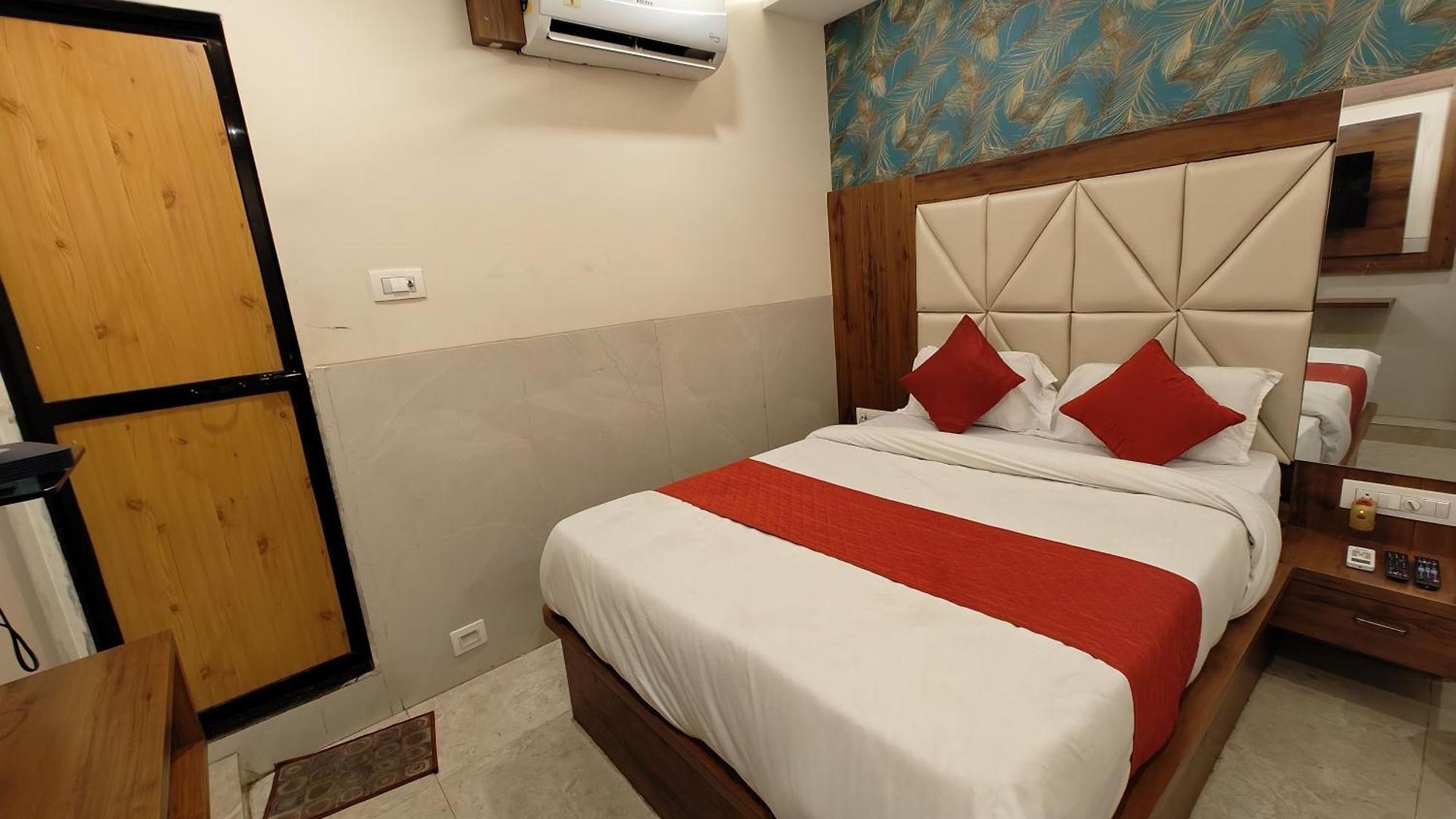 Dream Palace Residency - Near To Us Embassy Bkc Bed & Breakfast 2*
