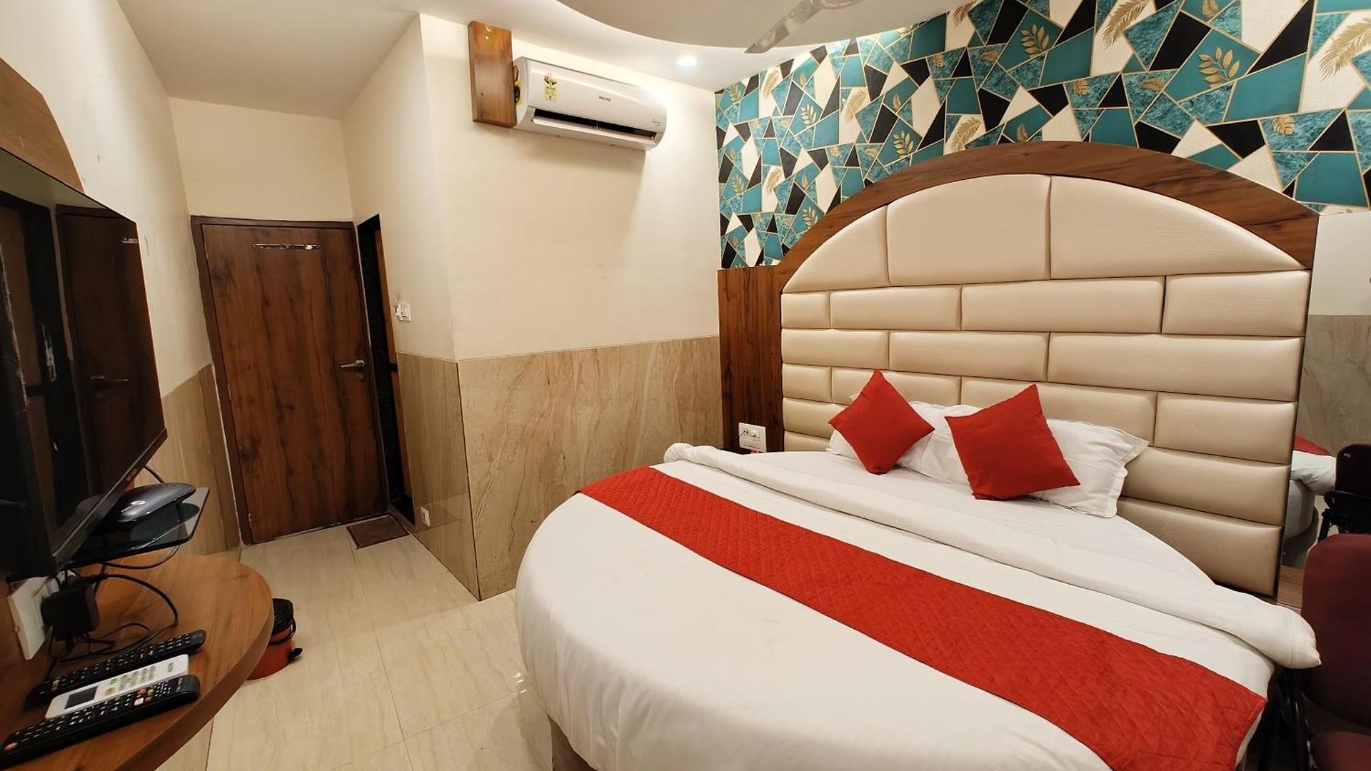 Dream Palace Residency - Near To Us Embassy Bkc Bed & Breakfast 2*