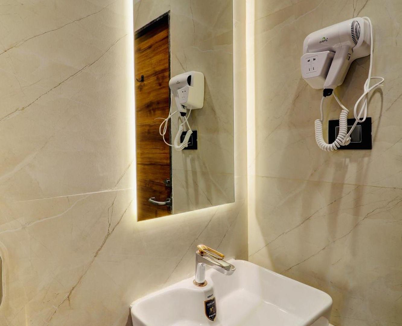 Home2 And Service Apartments, Airport * Mumbai