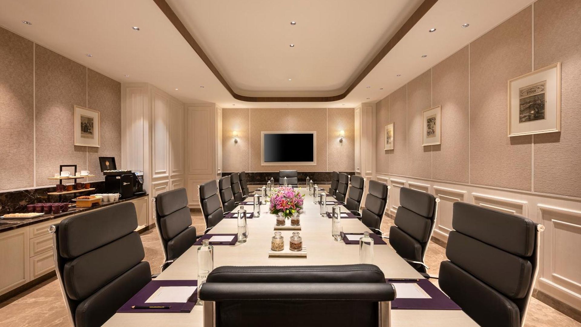 Hotel Aurika, International Airport - Luxury By Lemon Tree 5*