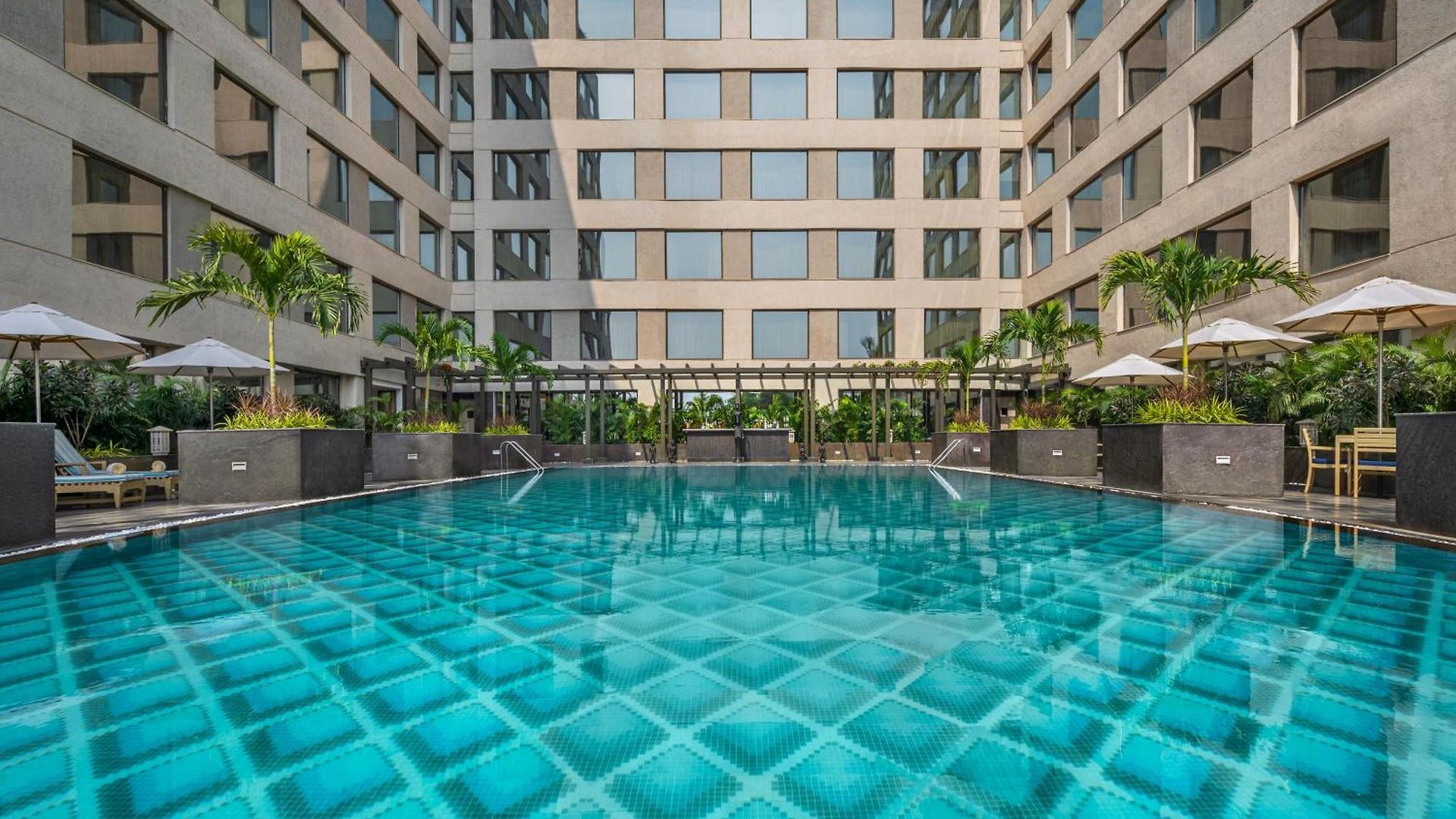 Aurika, International Airport - Luxury By Lemon Tree 5* Mumbai