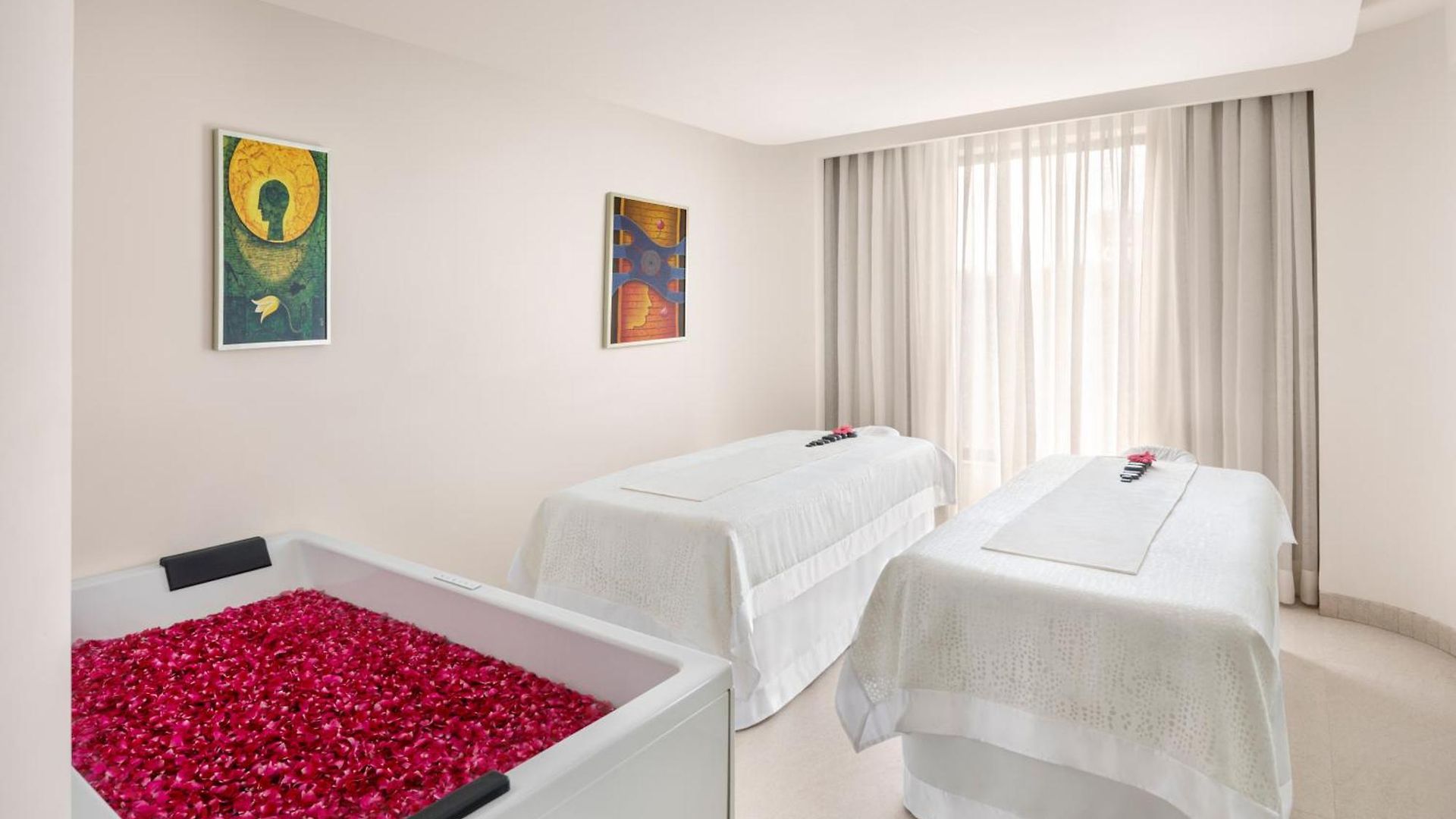 Hotel Aurika, International Airport - Luxury By Lemon Tree