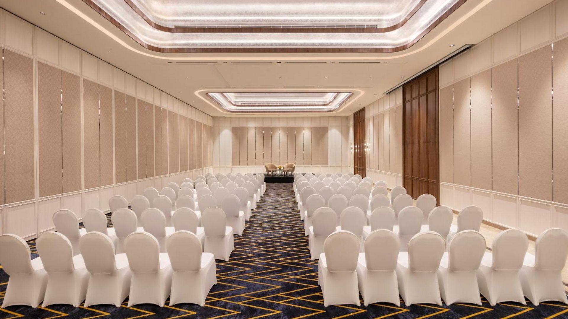 Aurika, International Airport - Luxury By Lemon Tree Mumbai