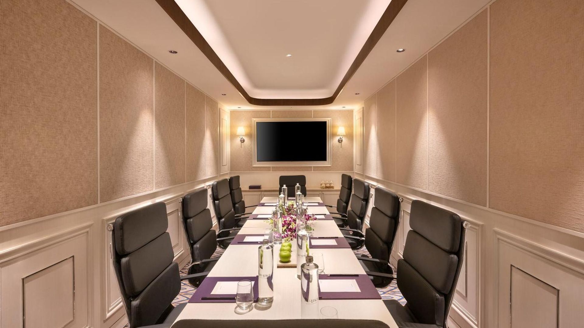 Aurika, International Airport - Luxury By Lemon Tree 5*