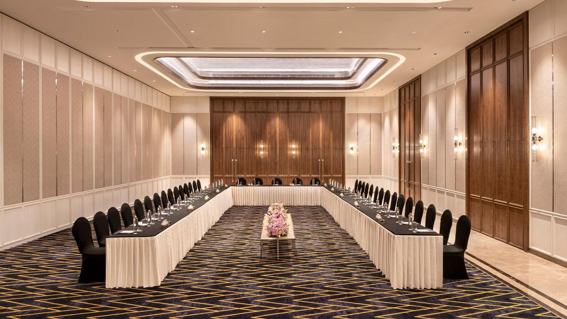 Aurika, International Airport - Luxury By Lemon Tree Hotel Mumbai