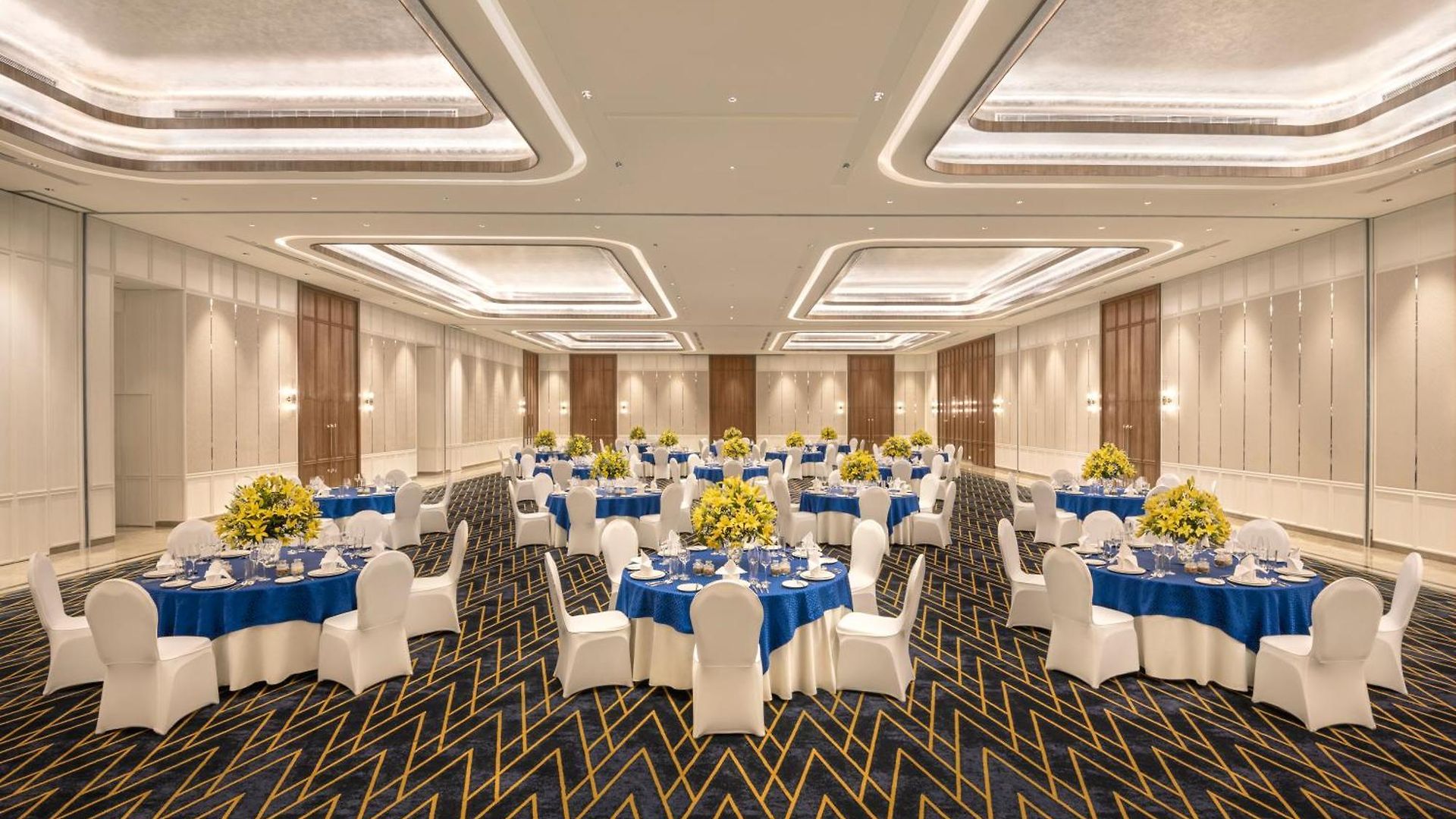 Aurika, International Airport - Luxury By Lemon Tree 5* Mumbai