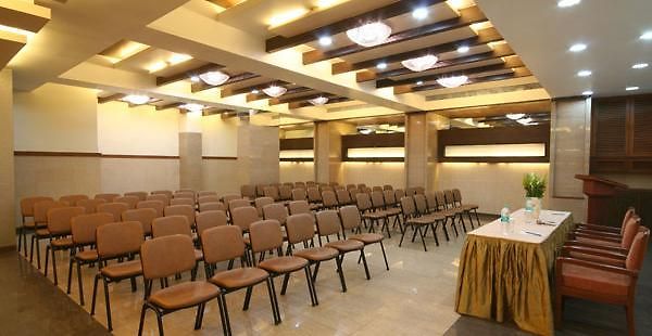 Dhiraj Hotel 3*