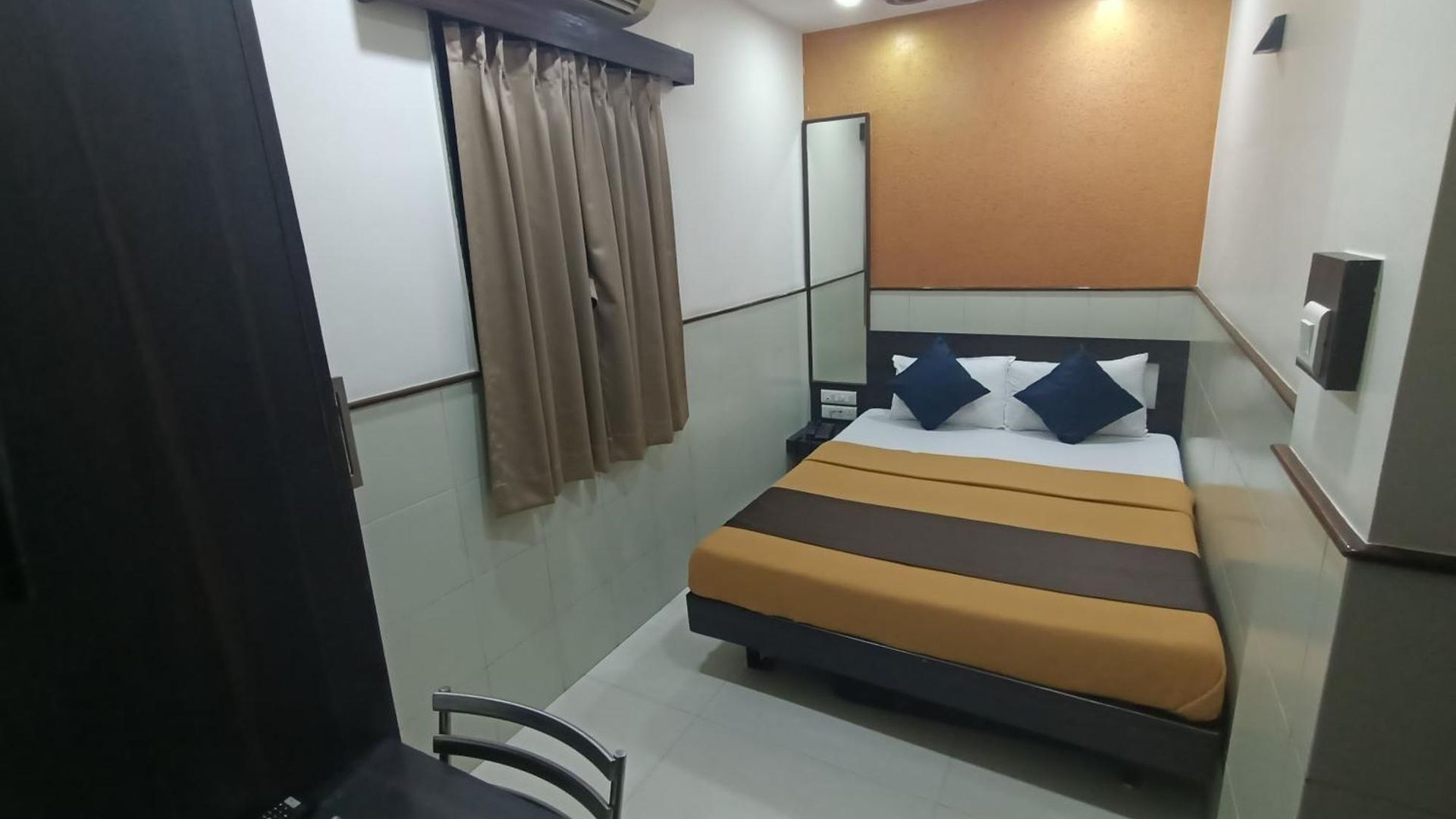 Hotel Triton Sion - Near Us Embassy - Near Bkc
