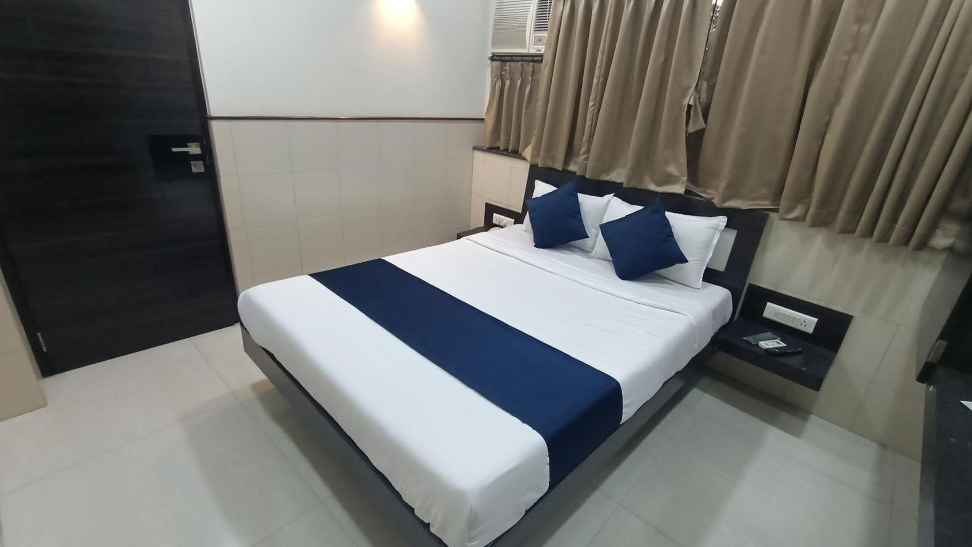 Triton Sion - Near Us Embassy - Near Bkc 2*