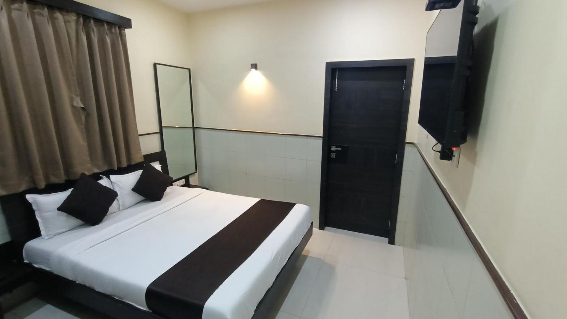 Triton Sion - Near Us Embassy - Near Bkc Mumbai
