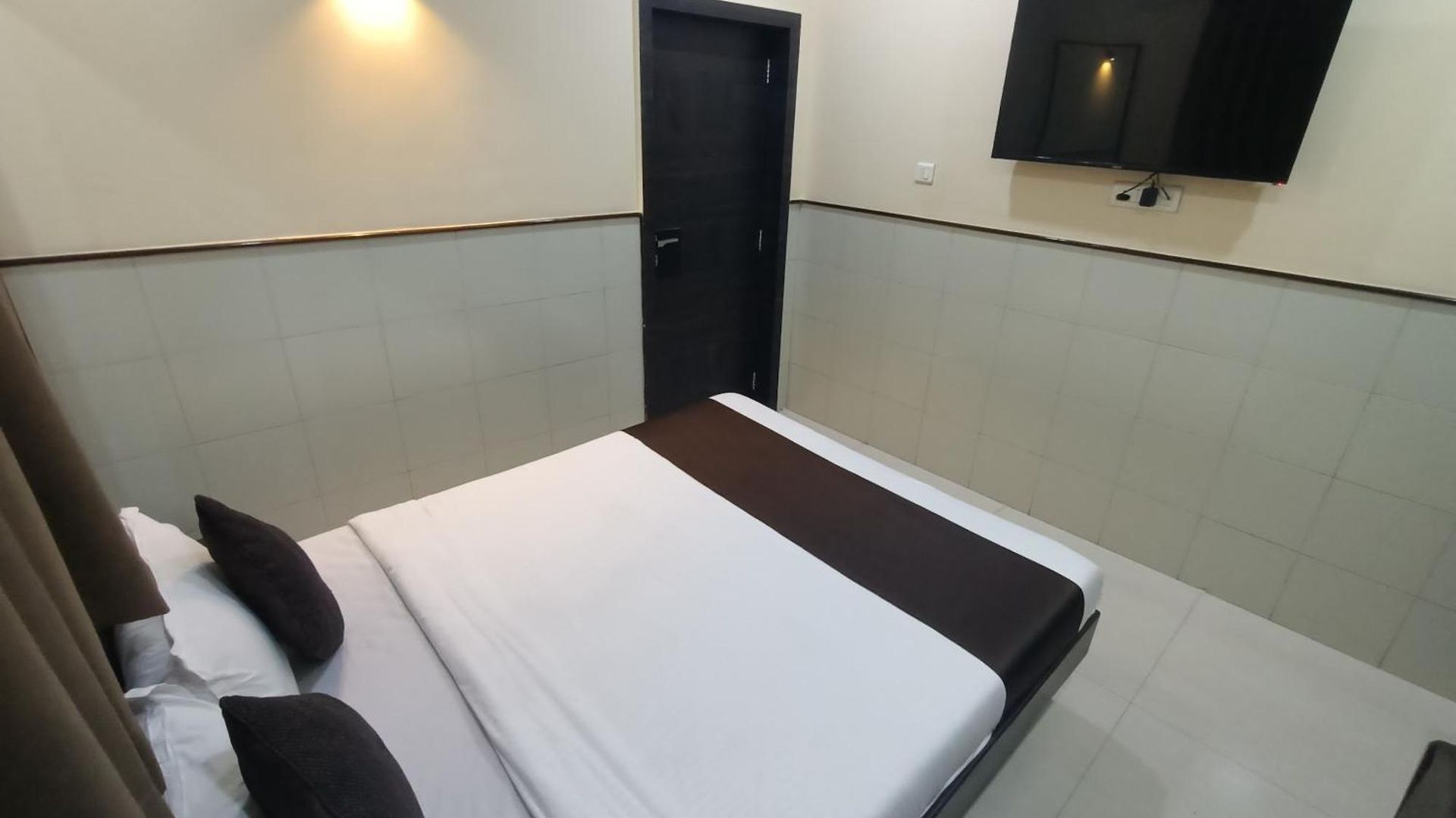 Triton Sion - Near Us Embassy - Near Bkc Hotel Mumbai