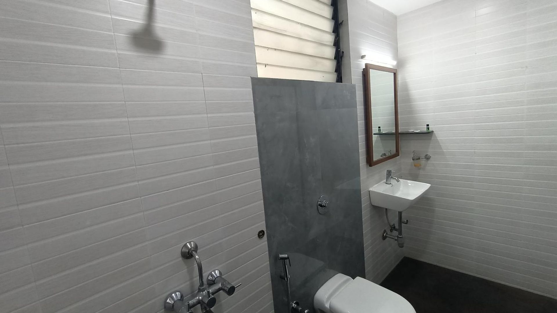 Triton Sion - Near Us Embassy - Near Bkc Hotel
