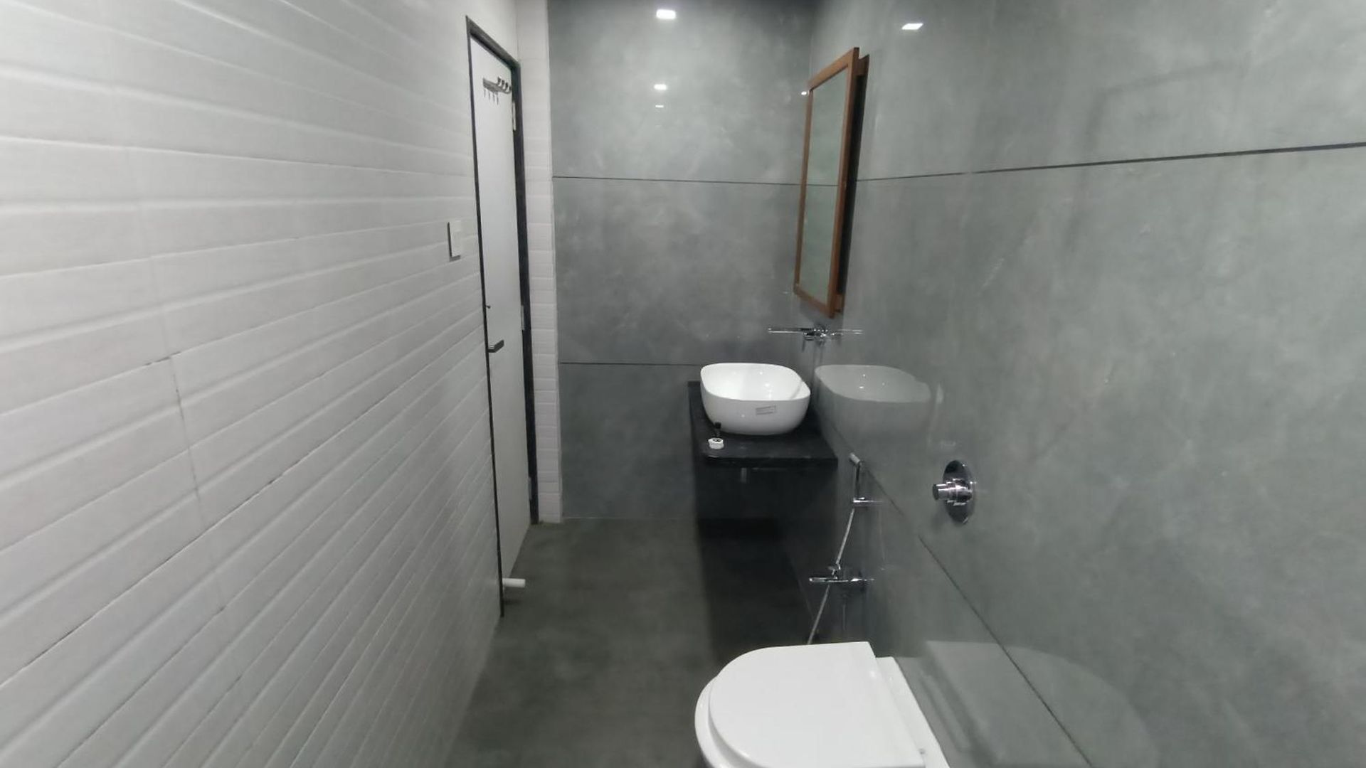 Triton Sion - Near Us Embassy - Near Bkc 2*