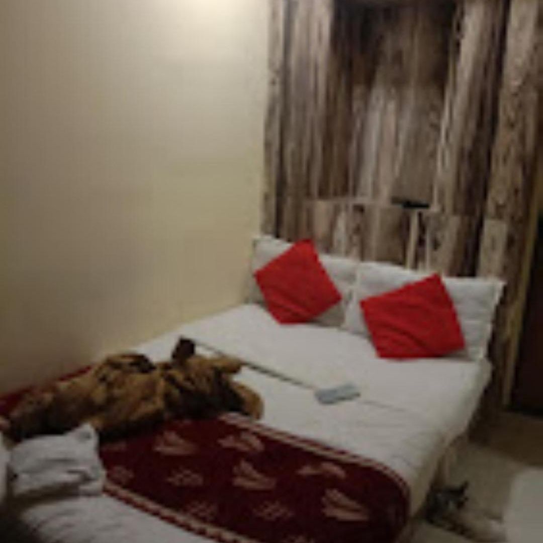 Golden Inn, Hotel