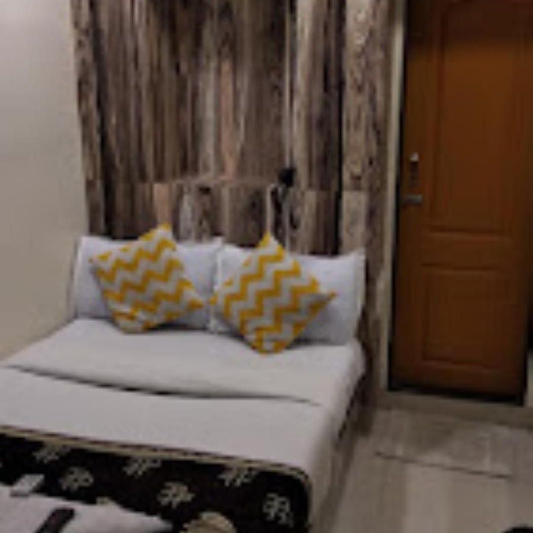 Hotel Golden Inn,