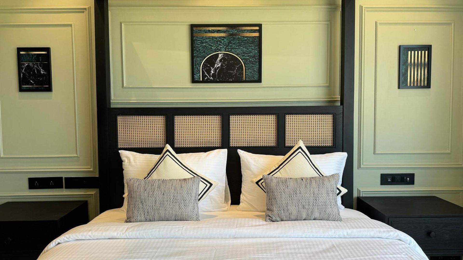 House, Valnai Malad Hotel