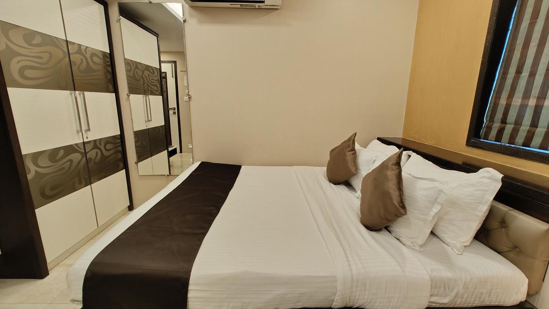 The Majlis - Colaba Hotel Mumbai