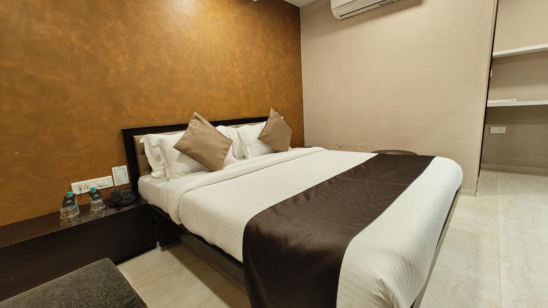 The Majlis - Colaba 3* Mumbai